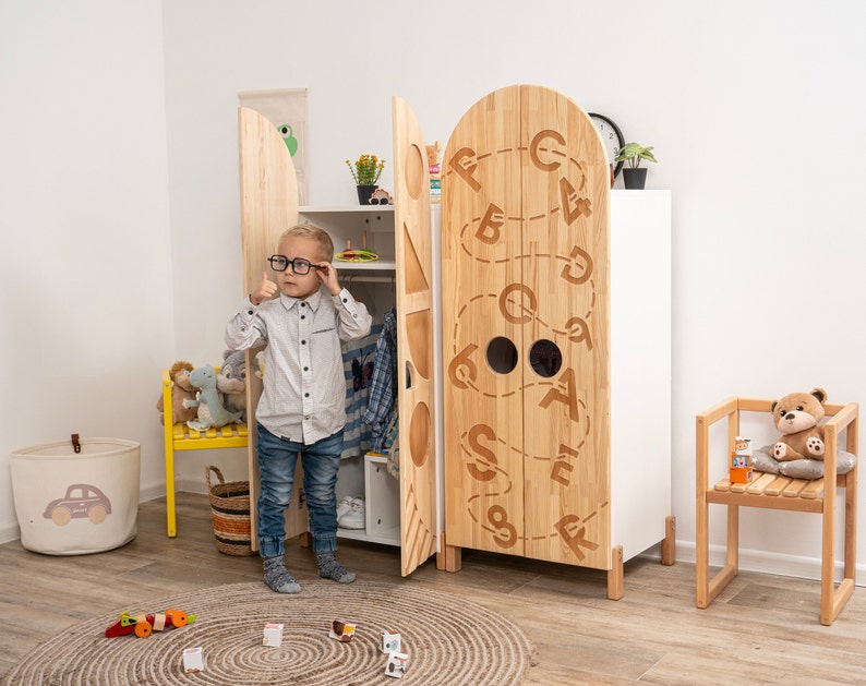 wooden bookshelf
kindergarderobe
closet organizer
toys storage
toddler wardrobe
kleiderschrank
möbel
gift for baby
storage
montessori bookshelf
kids furniture
nursery bookshelf