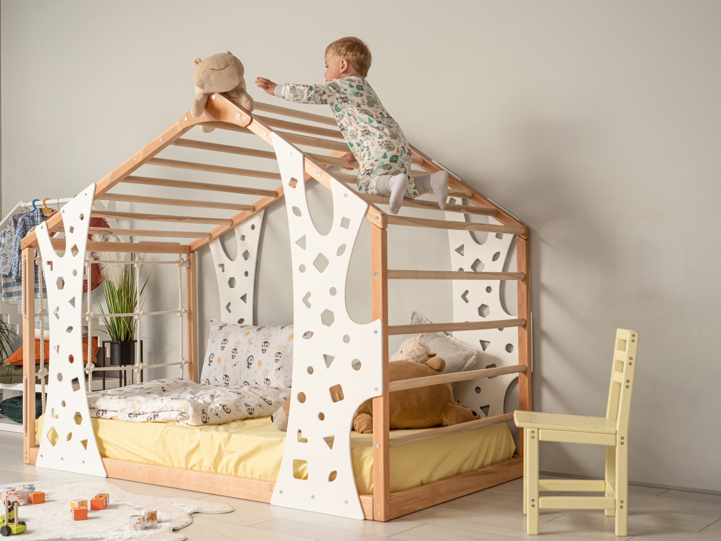 Cama infantil, cama Montessori a ras de suelo, casita de juegos interior,  cama alta, gimnasio para niños pequeños, cama a ras de suelo para niños  pequeños, juguetes infantiles, muebles Montessori, estructura de, image size:3000x2250