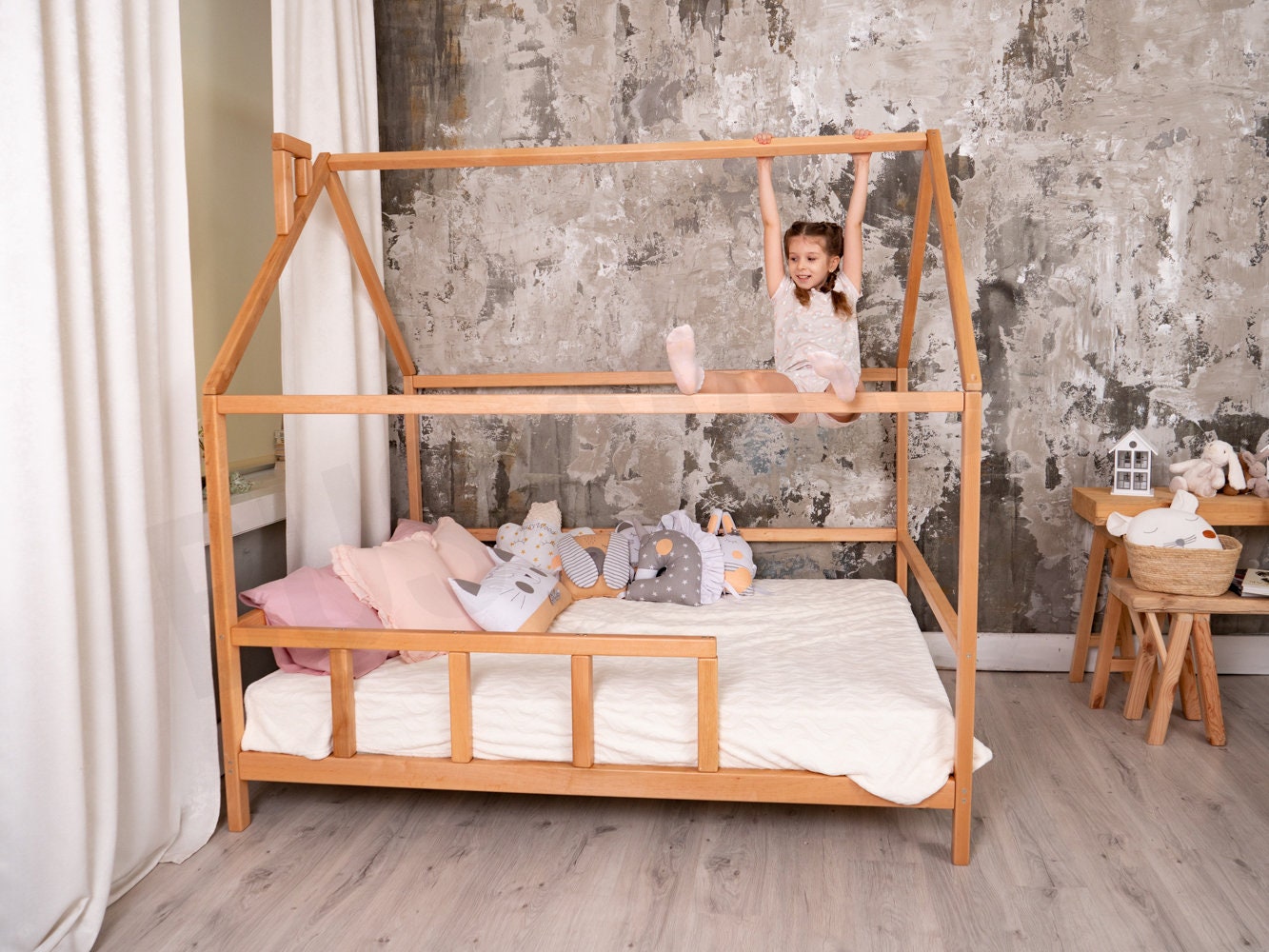 Queen size house bed deals