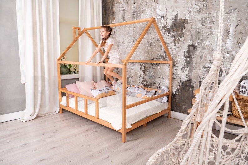 Montessori Furniture, Wooden Bed, Climbing Bed, Queen Bed Frame, Children Bedroom, Modern Kids, Nursery Decor, 
Toddler climbing gym	Indoor playground	kids teepee	low platform bed	kinderzimmer	montessori spielzeug	montessori bett	Montessori climber