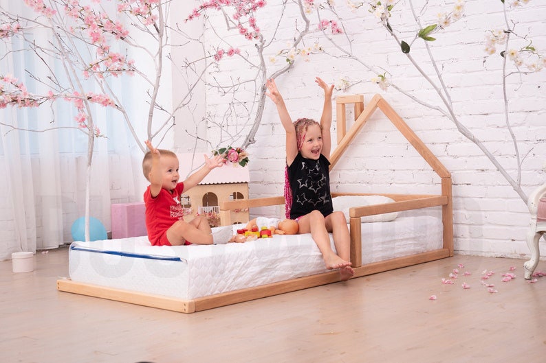 Tipi para niños gemelos, cama infantil Montessori, sala de juegos, cama de  casa, cama de piso, cama única, casa de madera, niños modernos, ideas de  cama para niños pequeños -  España