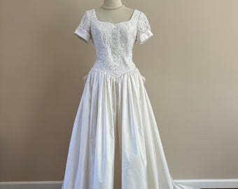 Precioso vestido de novia vintage de los años 80 con lazo.