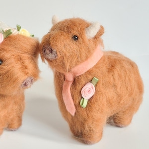 Custom Animal Wedding Cake Toppers - Pair of Handmade Needle Felted Felt Gift Decoration image 4