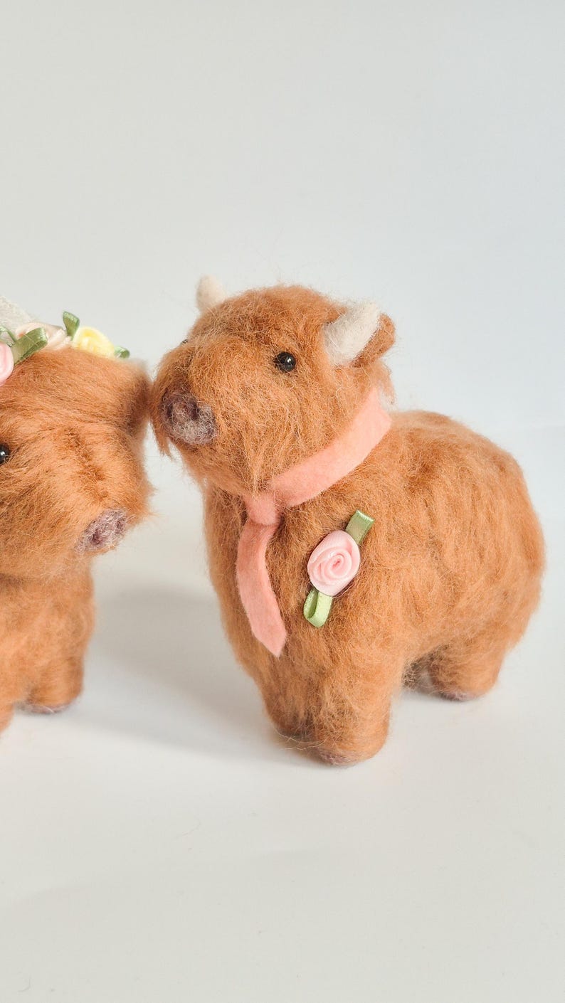 Custom Animal Wedding Cake Toppers - Pair of Handmade Needle Felted Felt Gift Decoration image 4