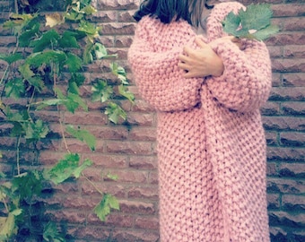 Cardigan in lana rosa lavorato a mano, cappotto in maglia grossa