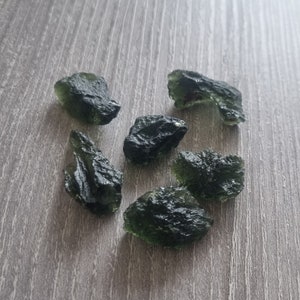 Moldavite / Natural Moldavite 3-4 Grams / 1 X Moldavite Crystal / Moldavite Gemstone / Tektite / Moldavite
