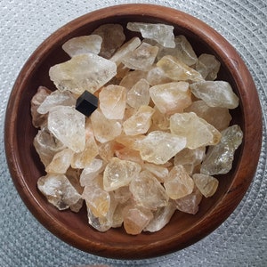 Cristais não perfurados citrinos naturais/pedras preciosas citrinas/cristais crus ásperos/50 gramas