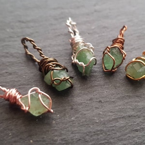 ザンビア産エメラルドチャーム / 天然エメラルド原石ペンダント / クリスタルペンダント / ネックレスチャーム / ブレスレットチャーム / クリスタル珍品チャーム