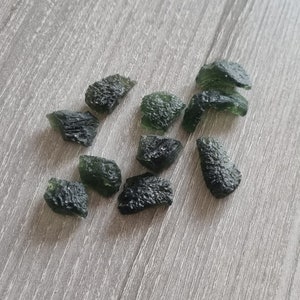 Moldavite / Natural Moldavite 2-3 Grams / 1 X Moldavite Crystal / Moldavite Gemstone / Tektite / Moldavite