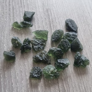 Moldavite / Natural Moldavite 1-2 Grams / 1 X Moldavite Crystal / Moldavite Gemstone / Tektite / Moldavite