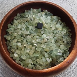 Prehnite Gemstone Undrilled Chips / Natural Prehnite Crystal Undrilled Chips / Small Tumbled Stones / 20 Grams Prehnite