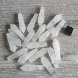 Quartz Crystal Point / Natural Quartz Gemstone Crystal Wand 30mm / Mini Crystal Point / Undrilled