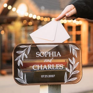 Scatola per biglietti di nozze con fessura, scatola per biglietti in acrilico con stampa, salvadanaio personalizzato in legno per ricevimenti, arredamento rustico 2b1Wedding
