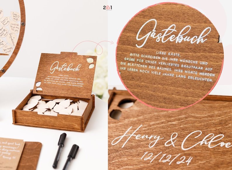 Puede incluir: Una caja de madera para libro de visitas con una tapa con bisagras y una ranura para insertar peque&ntilde;as hojas de madera. La caja est&aacute; decorada con las palabras "Gastebuch" y "Liebe Gaste" en letras blancas. La caja est&aacute; llena de peque&ntilde;as hojas de madera. Dos bol&iacute;grafos negros est&aacute;n sobre una superficie marr&oacute;n junto a la caja.