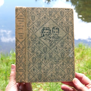 The Bobbsey Twins at Clover Bank by Laura Lee Hope