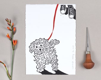 Impression linogravure Labradoodle, impression lino caniche, impression d'art cockapoo, art mural promenade de chien, original imprimé à la main, chien en édition limitée
