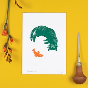 Impression linogravure chat et poisson, impression lino chat heureux, art mural animal de compagnie, impression originale à la main, animal imprimé à la main