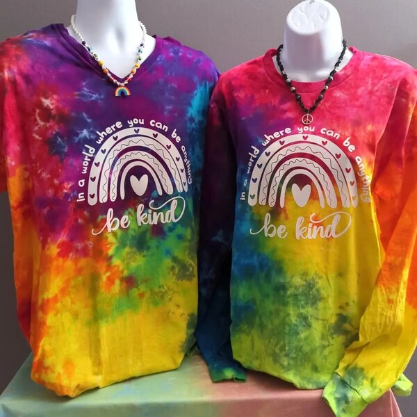 T-shirt Femme Be Kind En Tye Dye - Col V, Manches Courtes, Taille XL - 100% Coton, Neuf Avec étiquettes