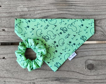 Chi è il tuo caddy? / Bandana slip-on per animali domestici / Bandana per cani / Sciarpa per cani / Accessorio carino per cani / Bandana da golf per cani / Bandana da golf / Bandana estiva