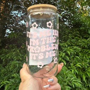 Hi it’s me, I’m the problem glass can, swifty, coffee, girly, cute vibes, cute gifts, ice coffee, 20 ounce, iced tea