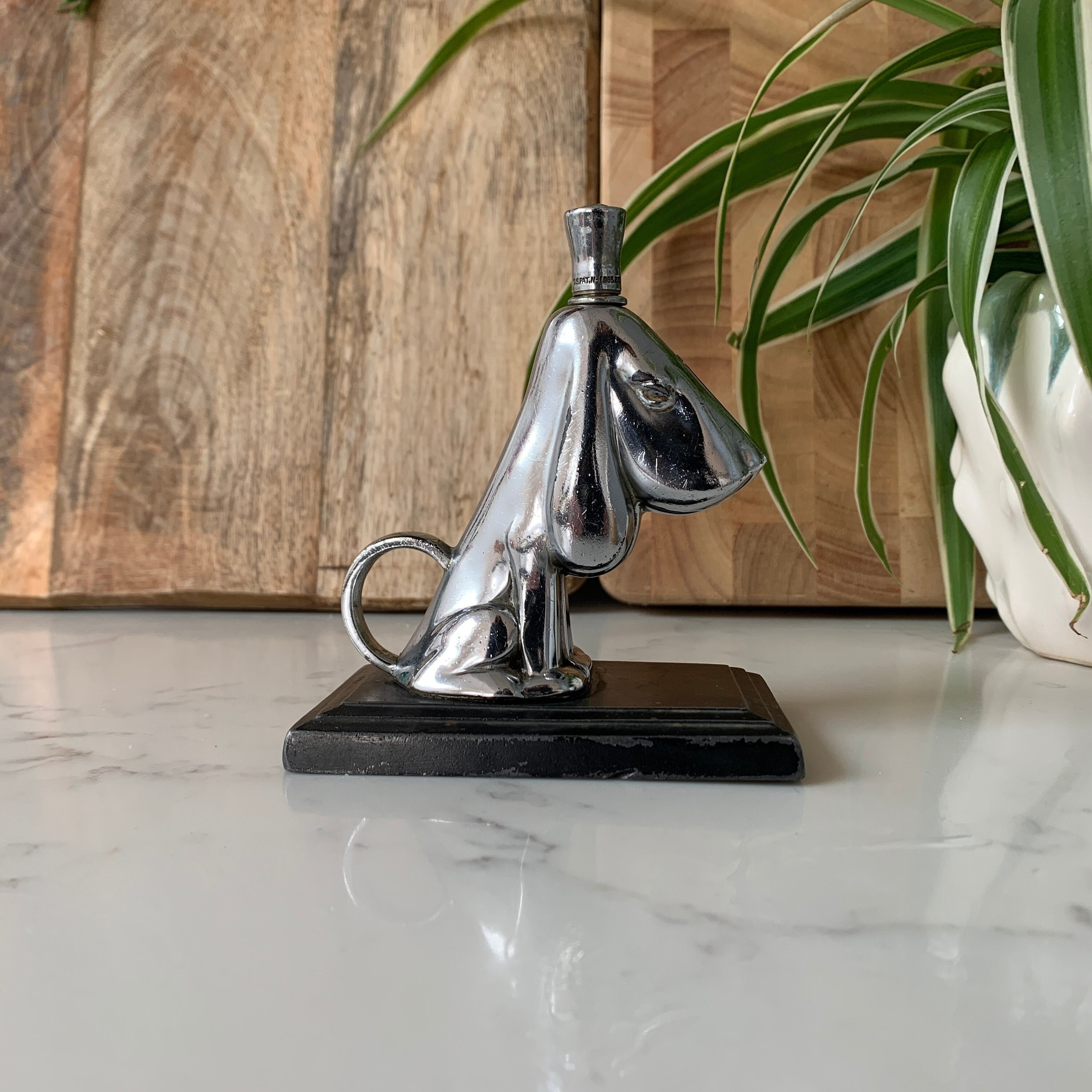 Basset Hound Dog Table Striker Lighter, Ronson Art Metal Basset Hound Dog Table Striker Lighter, Ronson Art Metal