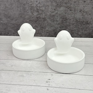 Ceramic Ghost Tray Spooky Trinket Dish and Candy Holder Eco-Friendly Gothic Jewelry Catchall Halloween Fall Home Decor Gift