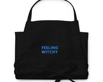 Delantal bordado, "Feeling Witchy", delantal de bruja, delantal de cocinero casero, delantal de chef casero, bruja de cocina, regalo de chef casero, regalo de cocinero casero