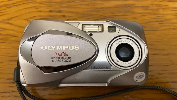 Olympus CAMEDIA C-360 Zoom 3.2MP Camera + 16MB Card (for Parts or