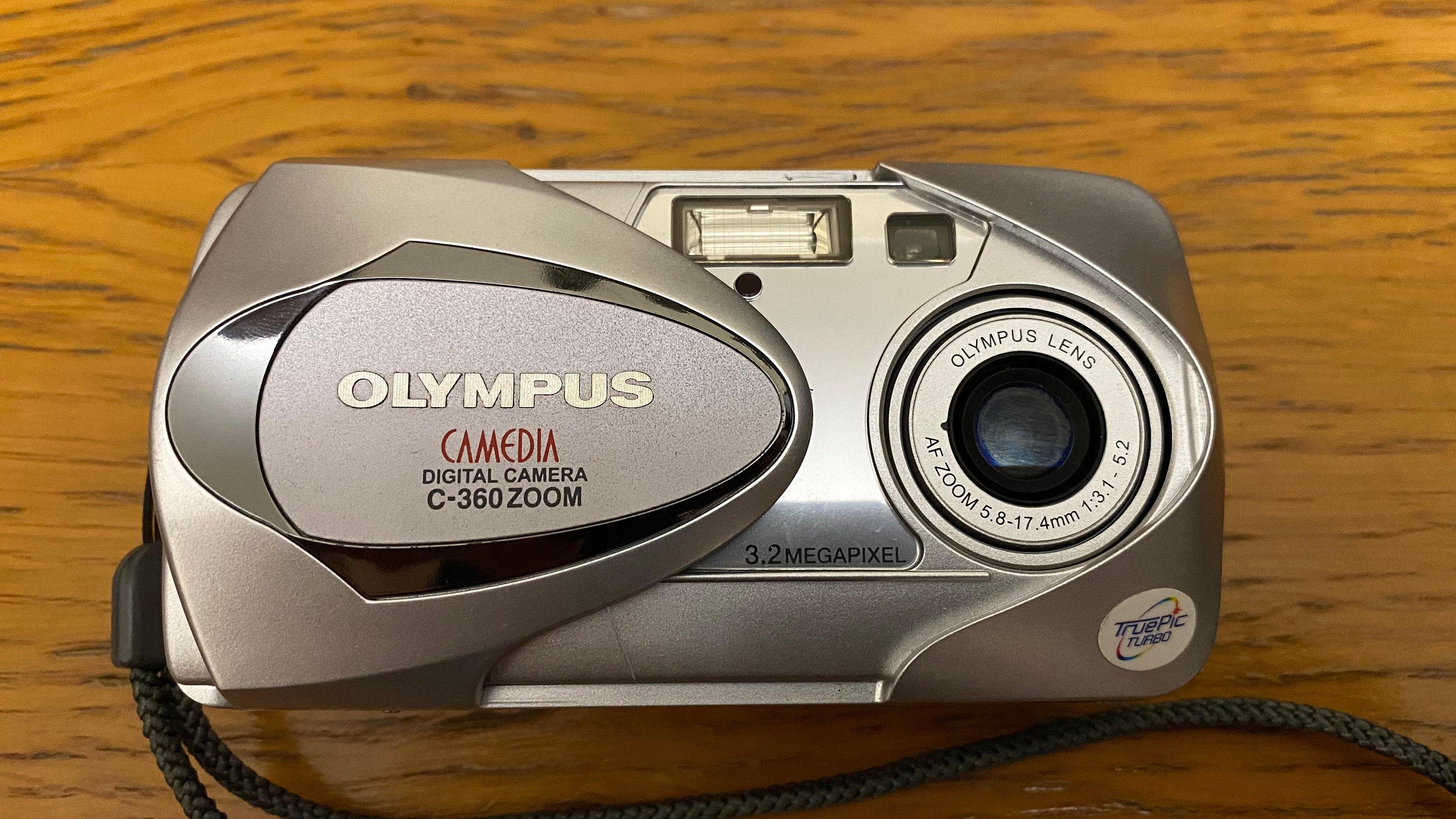 Olympus CAMEDIA C-360 Zoom 3.2MP Camera + 16MB Card (for Parts or