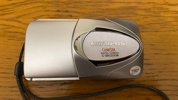 Olympus CAMEDIA C-360 Zoom 3.2MP Camera + 16MB Card (for Parts or