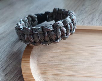 Paracord bracelet