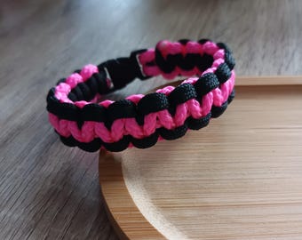 Paracord bracelet