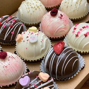 Valentine’s Hot Cocoa bombs, Hot Chocolate Bombs, Festive hot chocolate bombs, Valentine’s gift for wife