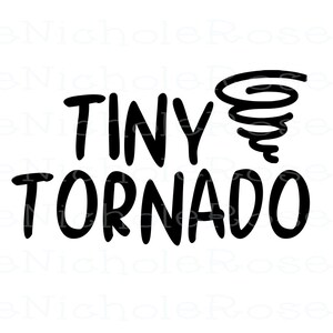 Puede incluir: Diseño gráfico en blanco y negro con el texto "Tiny Tornado" y una imagen estilizada de un tornado.