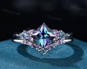 Art Deco Princess Cut Color-Change Alexandrite Engagement Ring Set Amethyst Clutser Wedding Ring Set June Birthstone Proposal Gift for Women