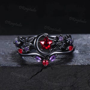 Anillo de compromiso con rubí en forma de estrella y luna creciente, amatista, oro negro, estrella y rubí. Anillo de promesa con piedra natal de julio. Conjunto nupcial. Regalo de propuesta de matrimonio.