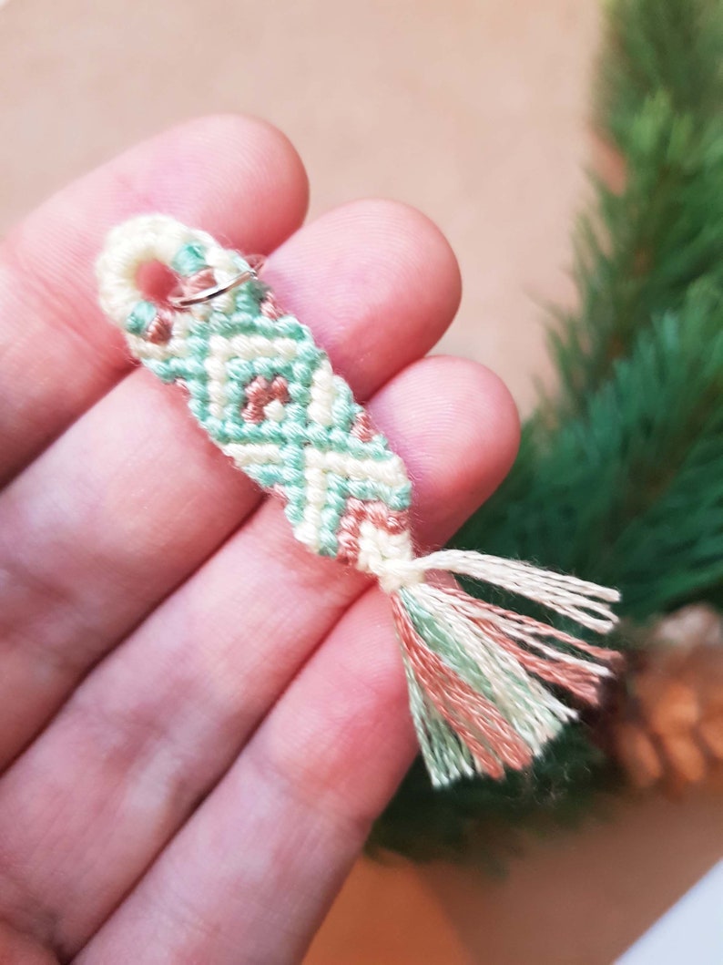 Macrame keychain with diamond pattern multicolored handmade tassel tassel yellow, green, pink