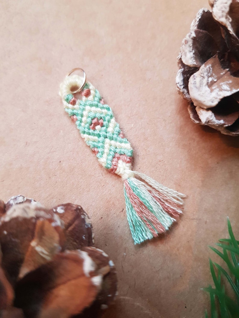 Macrame keychain with diamond pattern multicolored handmade tassel tassel yellow, green, pink
