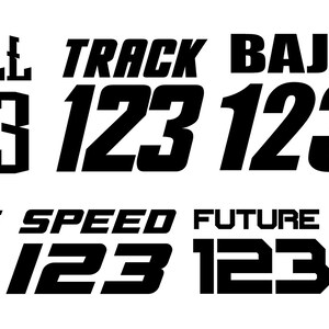 K&ouml;nnte beinhalten: Schwarzwei&szlig;es Grafikdesign mit den W&ouml;rtern "BLOCK", "CHILL", "TRACK", "BAJA" und "Smooth" mit der Zahl "123" unter jedem Wort. Die W&ouml;rter "RACE", "SPEED", "FUTURE" und "CHAMP" sind ebenfalls vorhanden, mit der Zahl "123" unter jedem Wort.