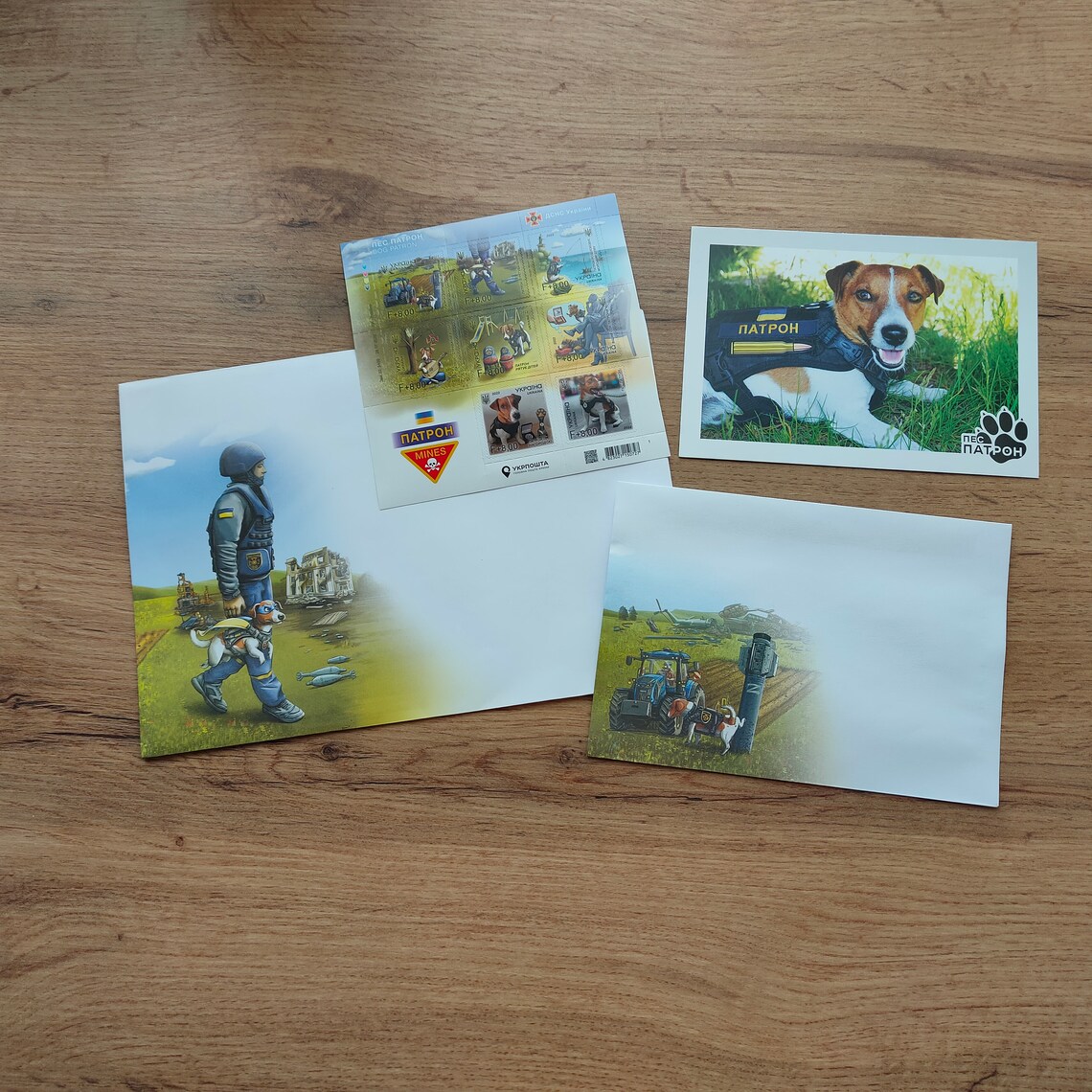 UKRPOSHTA Dog Patron Minesweeper Set : Stamp Sheet 6 + 2, Postcard Envelope - View #10