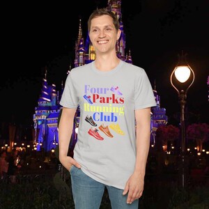 Four Parks Racing Club Unisex Softstyle T-Shirt, Magical Place Earth Jogging-T-Shirt, Läufer Geschenk, Walt Marathon Tank, Fitness Workout