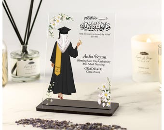 Muslim Female Graduation Gift, Personalised Graduation Gift for Her, Islamic Gift for Her, Class of Any YEAR Daisy Clear Acrylic Plaque