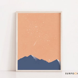 Pode incluir: Uma ilustra&ccedil;&atilde;o digital de uma cordilheira em silhueta contra um c&eacute;u cor de p&ecirc;ssego com uma dispers&atilde;o de estrelas brancas e uma estrela cadente. A lua tem a forma de crescente no canto superior direito.