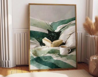 Lámina decorativa con un acogedor gato negro leyendo un libro, póster original de una mascota tomando café (descarga digital).