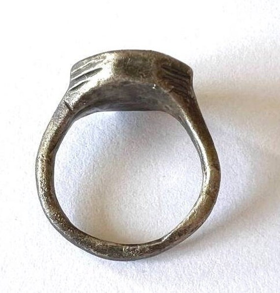 Silver Medieval Crusaders ring with Symbol in the mid… - Gem