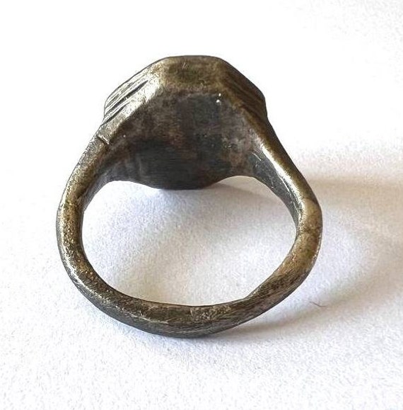 Silver Medieval Crusaders ring with Symbol in the mid… - Gem