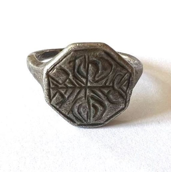 Silver Medieval Crusaders ring with Symbol in the mid… - Gem