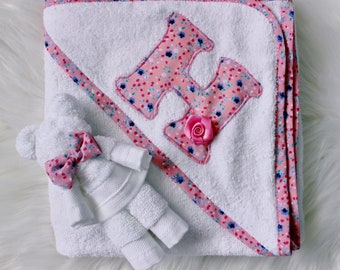 Personalized Hooded Baby Towel, Hooded Baby Towel, Baby Girl Initial Letter Appliqué Towel, Baby Shower Gift, New Baby Gift, Baby Girl Gift
