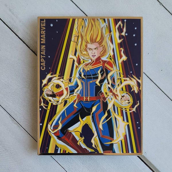 Pin de tarjeta coleccionable de Capitana Marvel, pin de fantasía, pin de Marvel, Vengadores