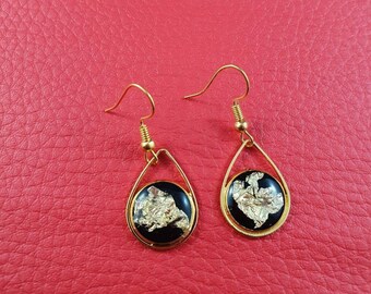 Black and gold teardrop dangle earrings